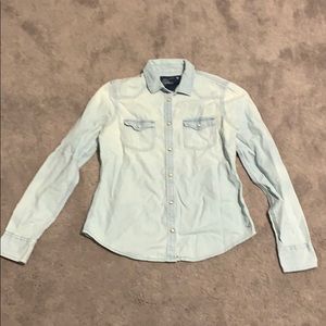 LIGHT WASH JEAN JACKET